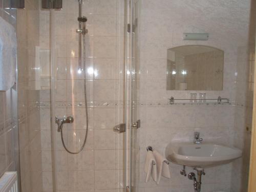 Koupelna v ubytování Gästehaus Lanzinger