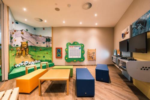 Télévision ou salle de divertissement dans l'établissement Hotel Sonnleiten