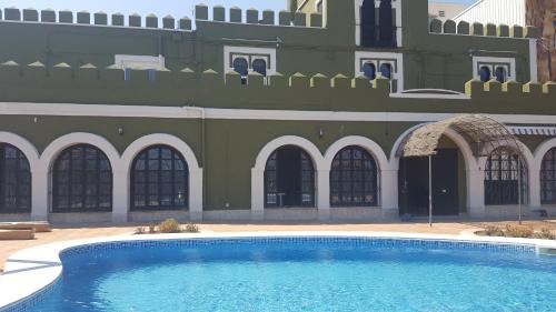 Kolam renang di atau dekat dengan Hotel Castellverd