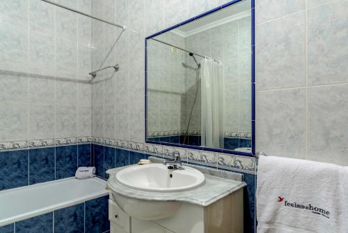 Vonios kambarys apgyvendinimo įstaigoje FLH Muralhas da Vila Apartment