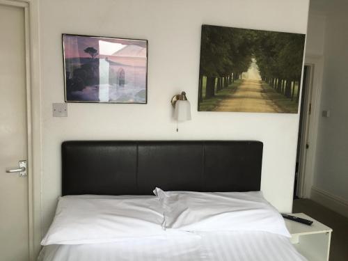 Un ou plusieurs lits dans un hébergement de l'établissement Ash Hotel B&B