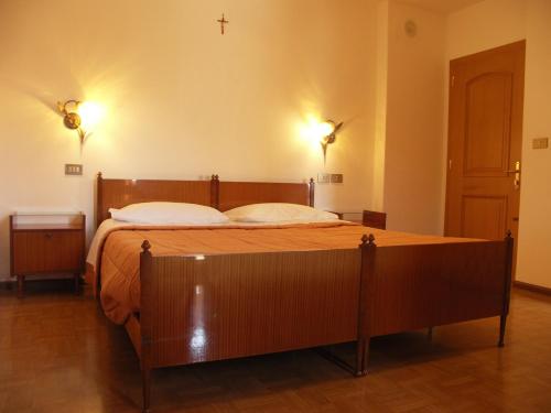 a bedroom with a large bed with two pillows at Villa Erika in Sappada