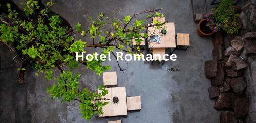 a sign that reads hotel romaarma on a wall with plants at Romance City Hotel in Morelia