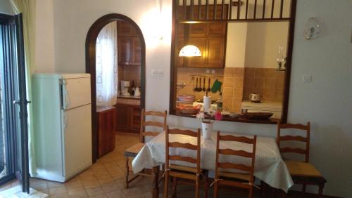 Dapur atau dapur kecil di Summer Studio Apartment Nika