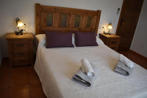 a bedroom with a bed with two towels on it at El Mirador in Iznájar
