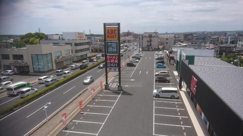 a city street with cars parked on the road at Hotel Togane Hills in Tōganemachi