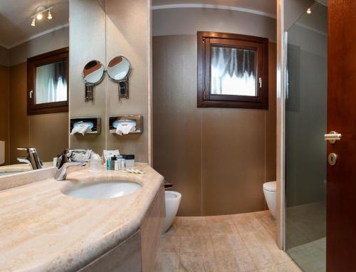Koupelna v ubytování Best Western Plus Hotel Modena Resort