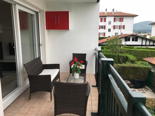 Photo de la galerie de l'établissement Port Bidassoa - T2 Coquet, Parking, Lit XXL, wifi, près de la gare, à Hendaye