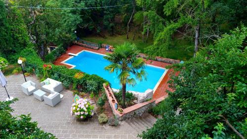 Výhled na bazén z ubytování Short Rent Il Casale nebo okolí
