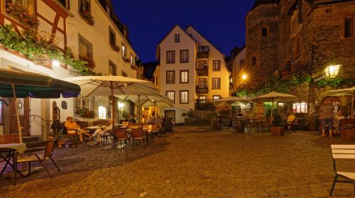 a street with tables and chairs and buildings at night at Villa Beilstein in Beilstein