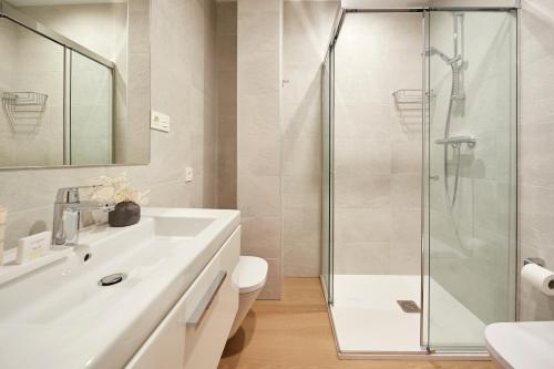 Et badeværelse på Moon River by FeelFree Rentals