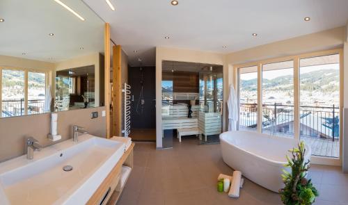 Gallery image of Hotel Zentral ****superior in Kirchberg in Tirol