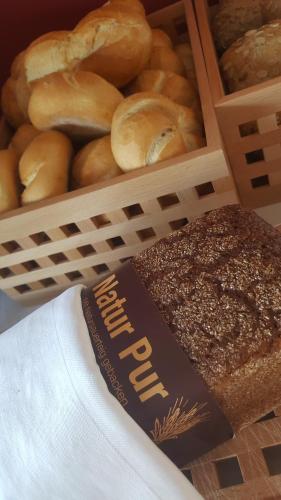 a box of loaves of bread and a box of pastries at Villa & Hotel Am Park in Reichenbach im Vogtland
