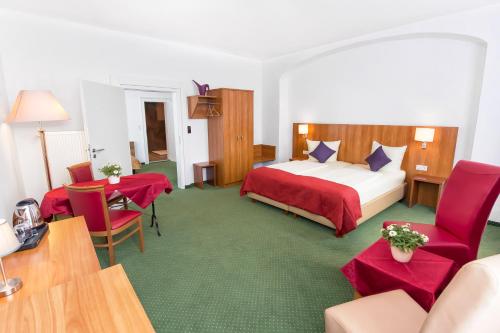 Postel nebo postele na pokoji v ubytování Hotel Weierich