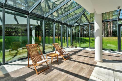 Un jardín fuera de Hotel Wojciech
