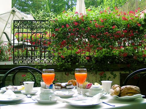 a table with food and glasses of orange juice at Hotel Bonconte in Urbino