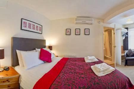 Ένα ή περισσότερα κρεβάτια σε δωμάτιο στο Green Haven Guest House