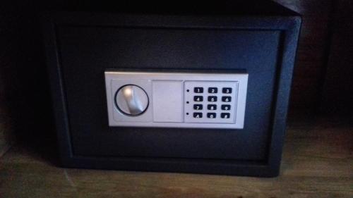 a small microwave with a control panel in a room at Les chambres de la Cour in Arsimont
