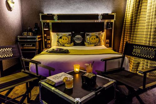 The Megaro Hotel - Kings Cross St Pancras, Londonにあるベッド