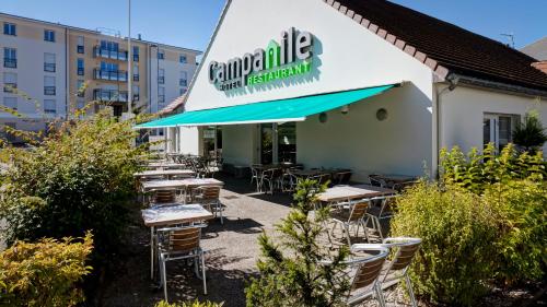 a group of tables and chairs outside of a restaurant at Campanile Genève - Ferney-Voltaire in Ferney-Voltaire
