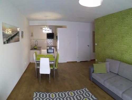 Kuchyňa alebo kuchynka v ubytovaní Apartament Limonkowy Kołobrzeg Podczele