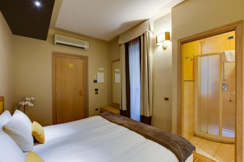 a bedroom with a large white bed in a room at Solo Experience Hotel in Florence