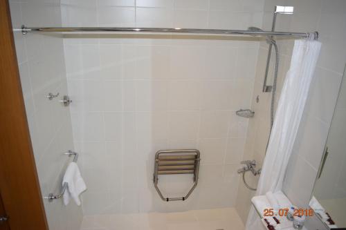 Bilik mandi di TRYP by Wyndham Abu Dhabi City Center