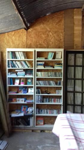 ロッジにある図書室