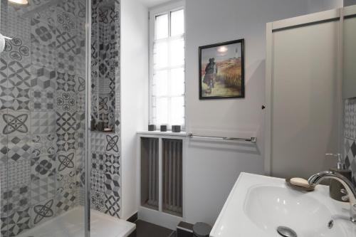 a bathroom with a shower and a sink and a shower at Le Safran by Cocoonr in Dinard