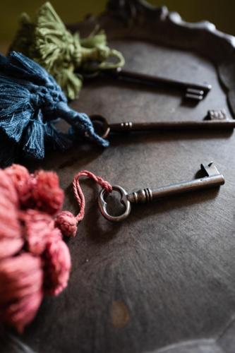 a pair of scissors and yarn on a table at La Canonica Di Nusenna in Gaiole in Chianti
