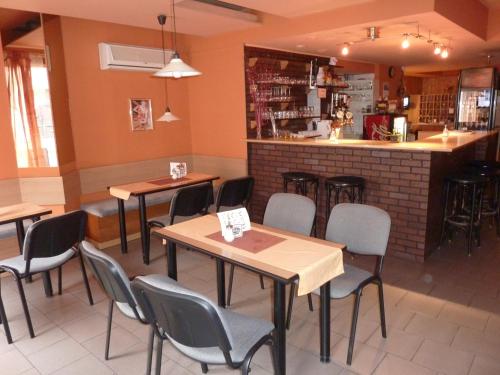Lounge nebo bar v ubytování Penzion Vis a Vis