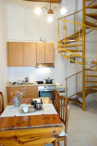 Η κουζίνα ή μικρή κουζίνα στο Villa Eleni