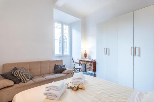Palazzo Vecchio Apartments by Mmega