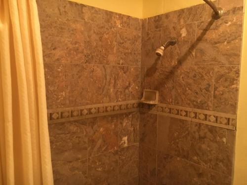 Ένα μπάνιο στο Executive Inn Odessa