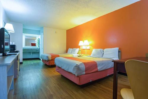 Gallery image of River City Hotel in Decatur