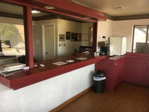 Η κουζίνα ή μικρή κουζίνα στο Executive Inn Odessa