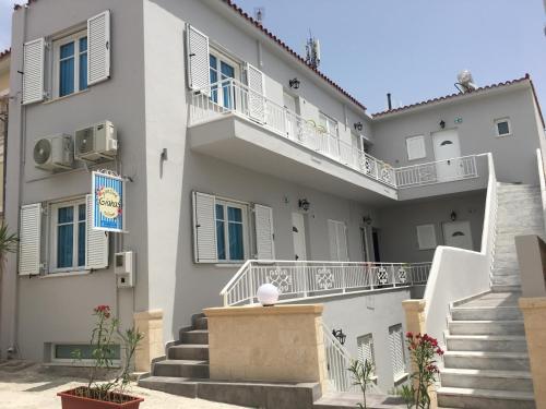 Galería fotográfica de Giakas Rooms en Aegina Town