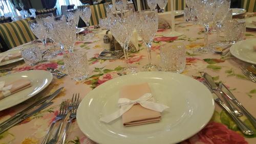 a table with a white plate with a bow on it at Hotel Select in Iaşi