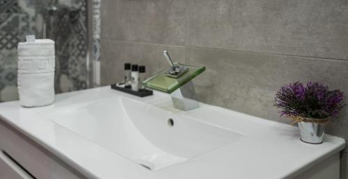 Ένα μπάνιο στο Apartamentos Turísticos Domus Seleqtia Plaza Mayor