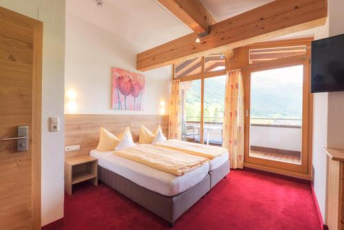 Кровать или кровати в номере Quality Hosts Arlberg - Haus Pepi Eiter
