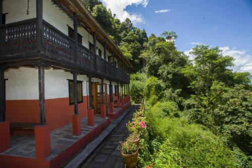 Gedung tempat resor berlokasi