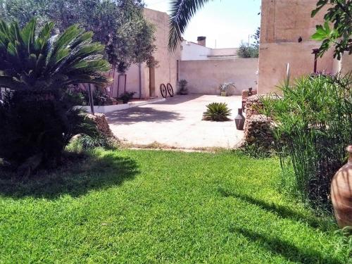 Un jardín fuera de L'ANTICA TORRE