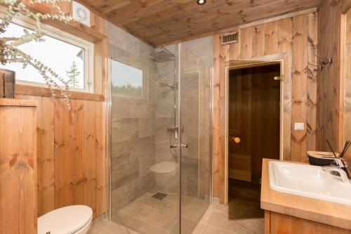 a bathroom with a shower and a toilet and a sink at Trysilsetra 40 in Trysil