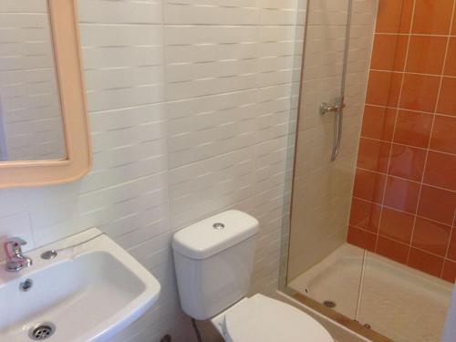 a bathroom with a toilet and a sink and a shower at Hostel das Flores in Senhora da Hora