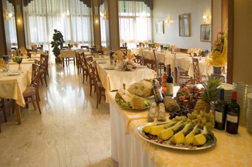 Un restaurant sau alt loc unde se poate mânca la Albergo Hotel Garden Ristorante
