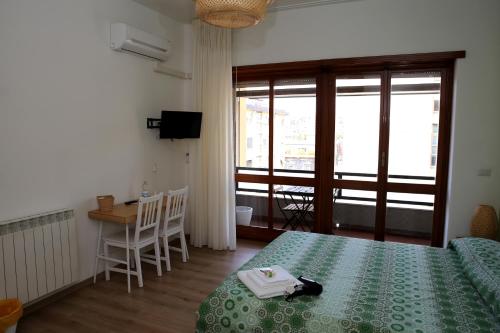 Televízia a/alebo spoločenská miestnosť v ubytovaní Tosca B&B