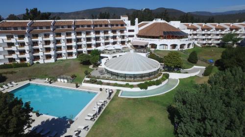 an aerial view of a hotel with a swimming pool at Hotel Marbella Resort in Maitencillo