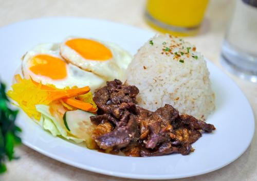 Makanan di atau berdekatan hotel