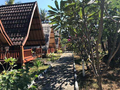 Taman di luar Gita Gili Bungalow