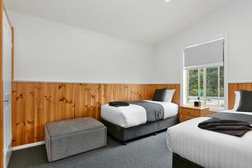 Ліжко або ліжка в номері Masons Cottages